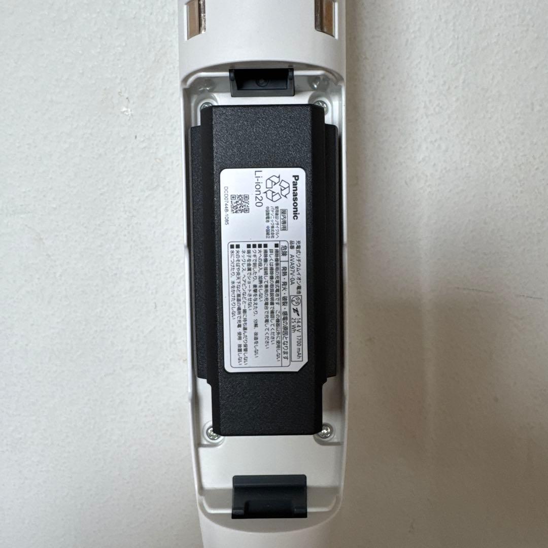 2024年製　パナソニック　コードレススティック掃除機 MC-NS100K