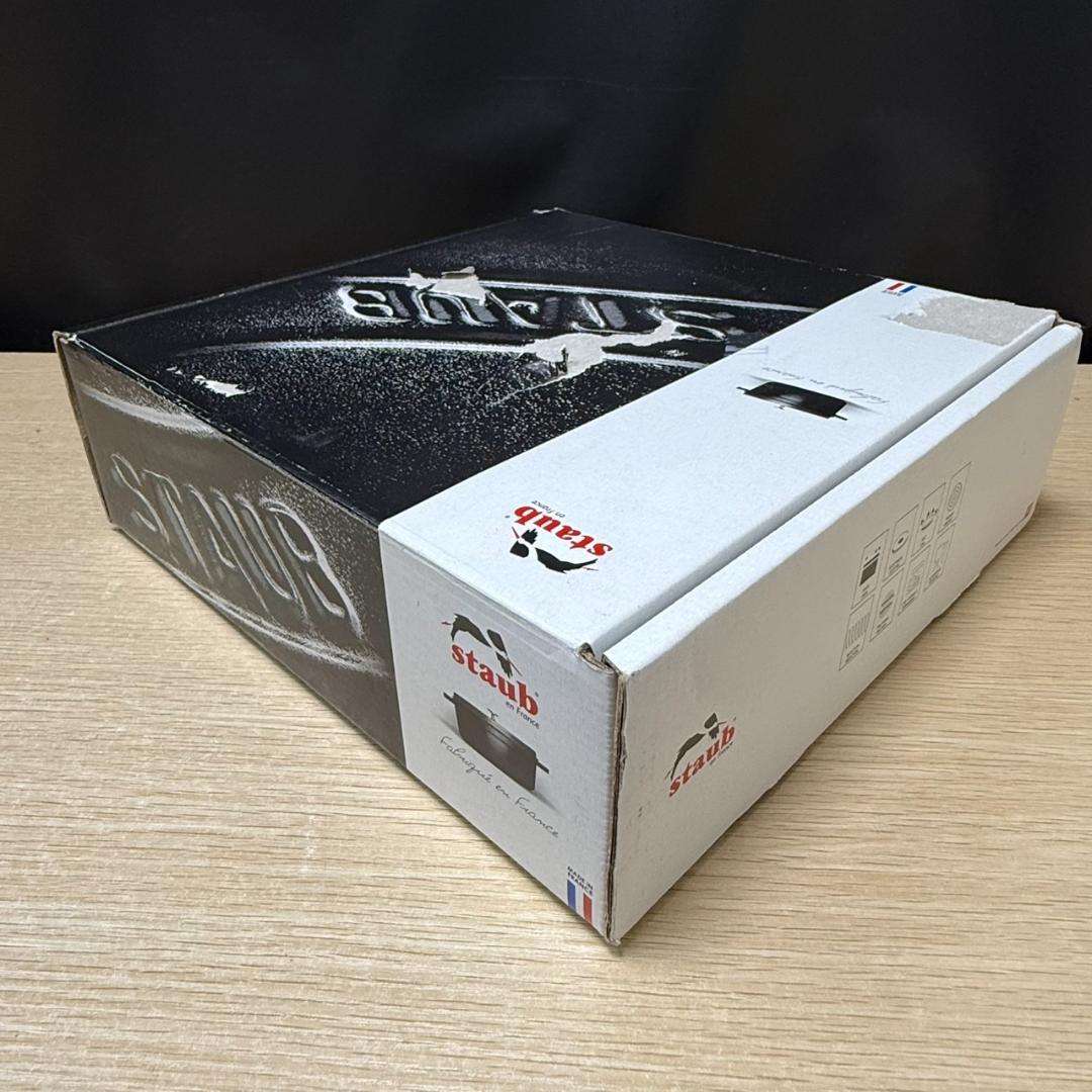 ★未使用　STAUB　ブレイザー　スノーフレーク　ホーロー鍋　24㎝　ホワイト