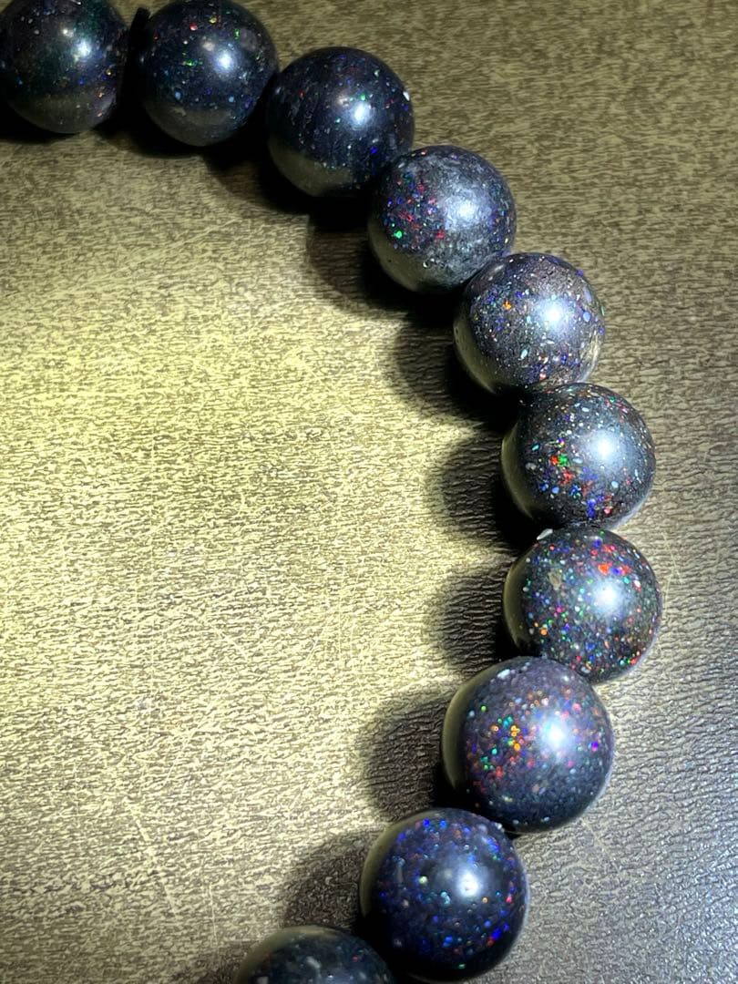 【新入荷】超高品質　ブラックマトリックスオパールブレス8.5㎜（新品未使用）虹色