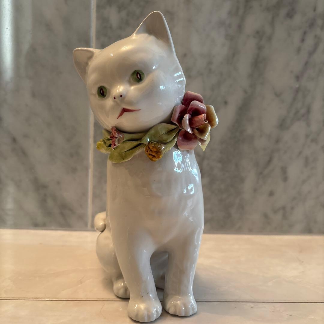 イタリアヴィンテージ手描きの瞳や首輪のお花が芸術的な白猫ちゃんの陶器