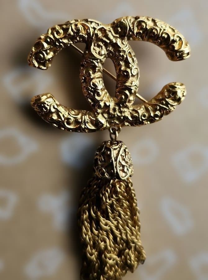 CHANEL シャネル　ブローチ　ココマーク　溶岩