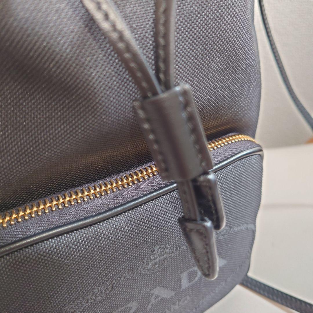 PRADA ブラック バケットバッグ