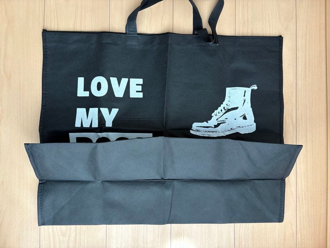 Dr. Martens ブラックバックパック