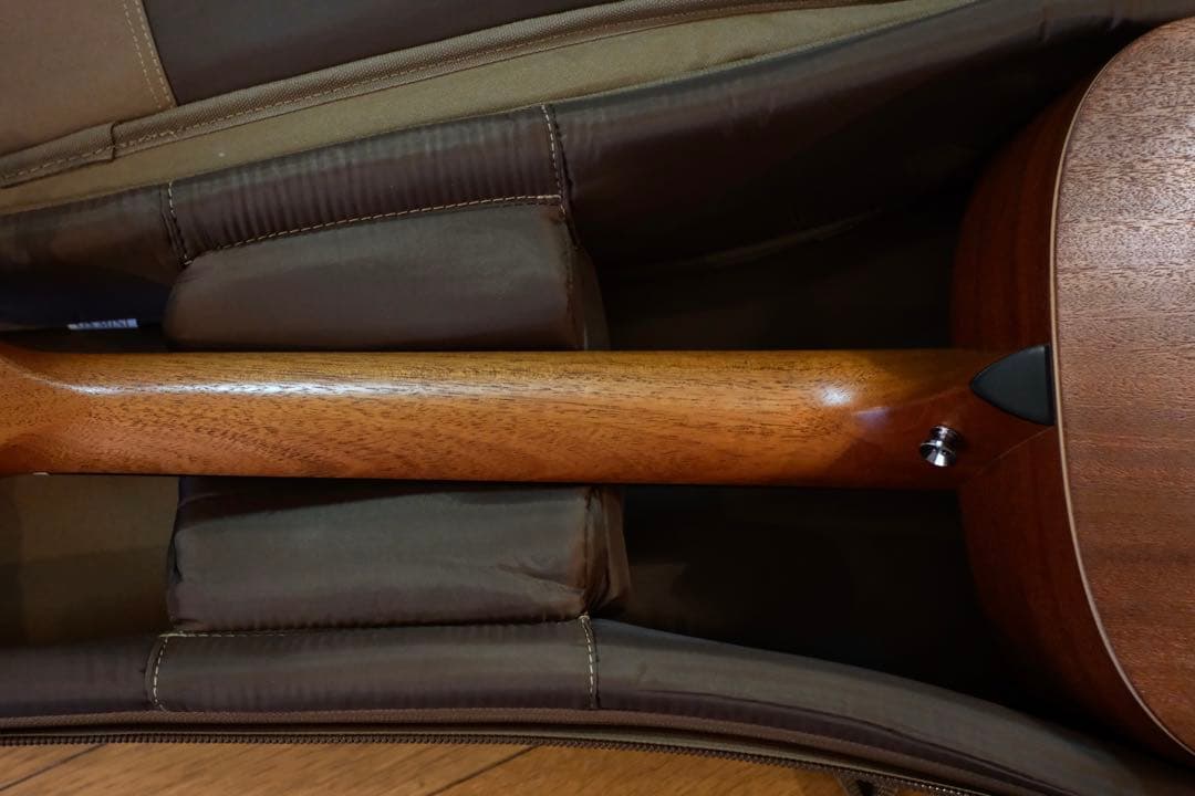 Taylor GS mini-e Mahogany ピックアップ付