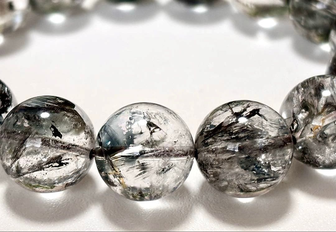 究極品質　光を纏いし神の聖石　ガネッシュヒマール産　虹のブラックエレスチャル