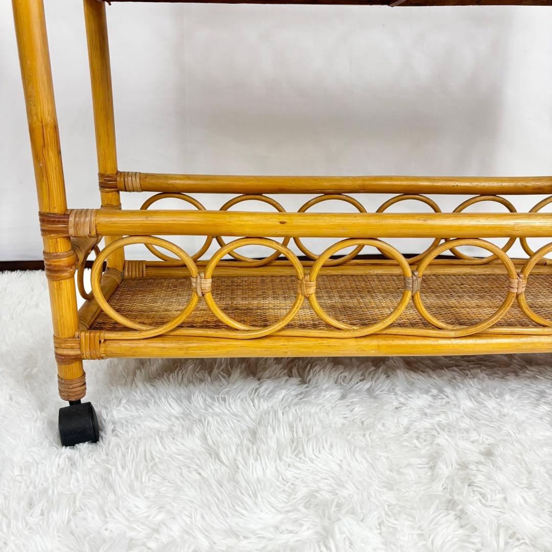 美しいラタン 2段のラック　シェルフ 飾り棚 　籐家具　キャスター付き