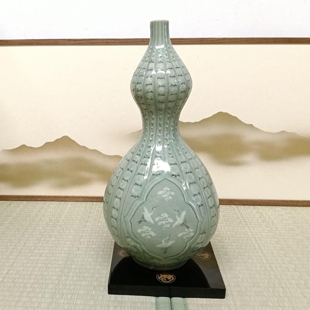 柳根瀅 海剛 高麗青磁 象嵌 鶴図 共箱 共布 敷板付 美品 AK65