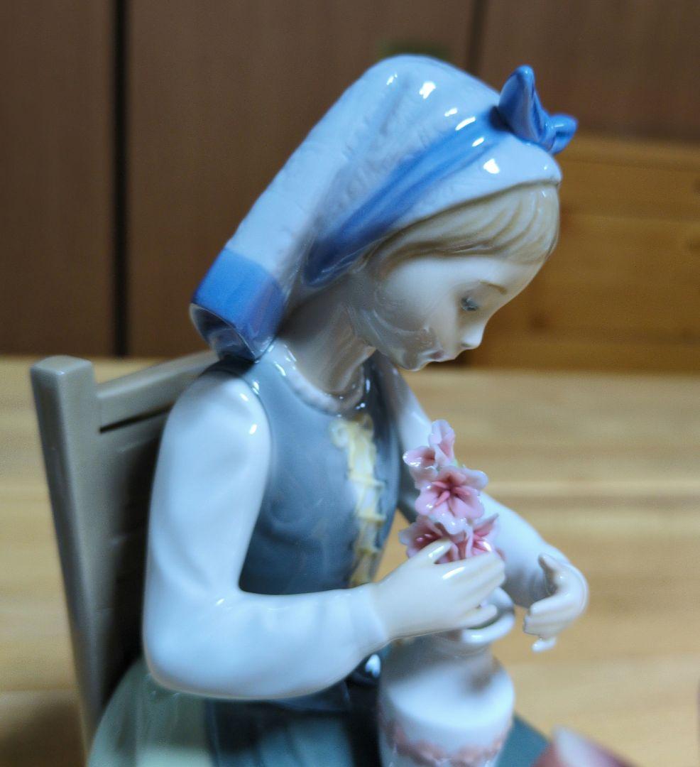 リャドロ、椅子に座る少女、スペイン製