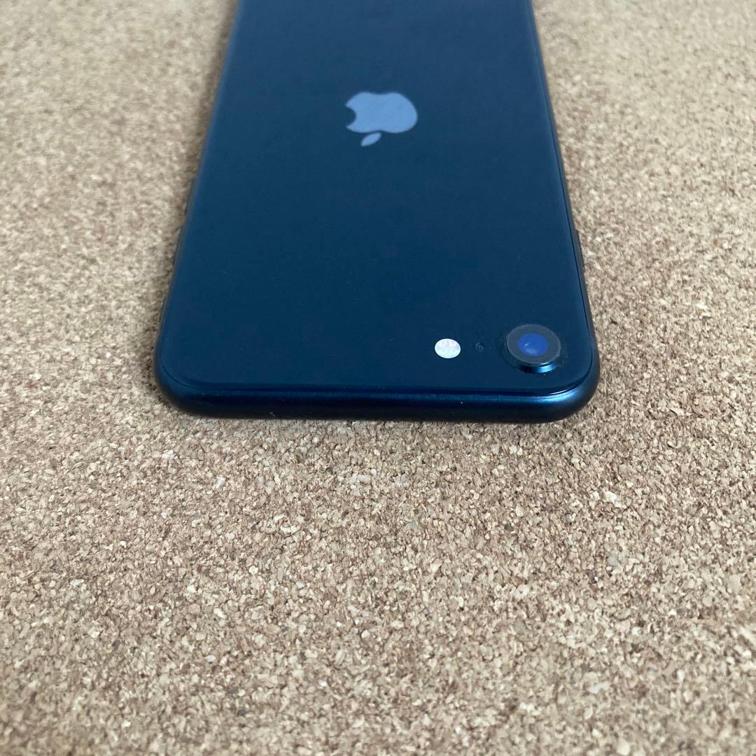 4058 電池新品☆比較的美品☆iPhoneSE3 128GB SIMフリー☆