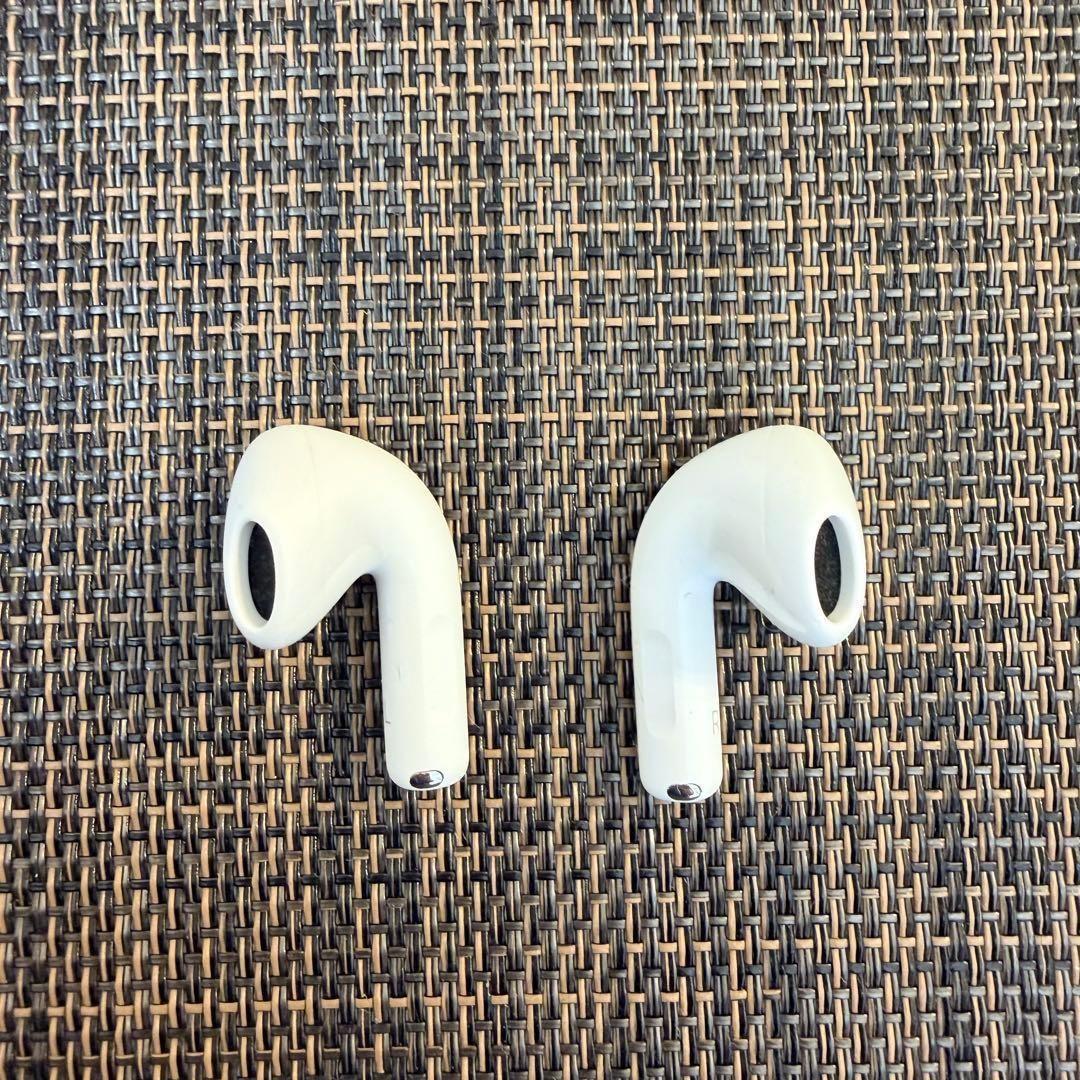 美品⭐️AppleAirPods4 USB-C充電ケース付き ワイヤレスイヤホン