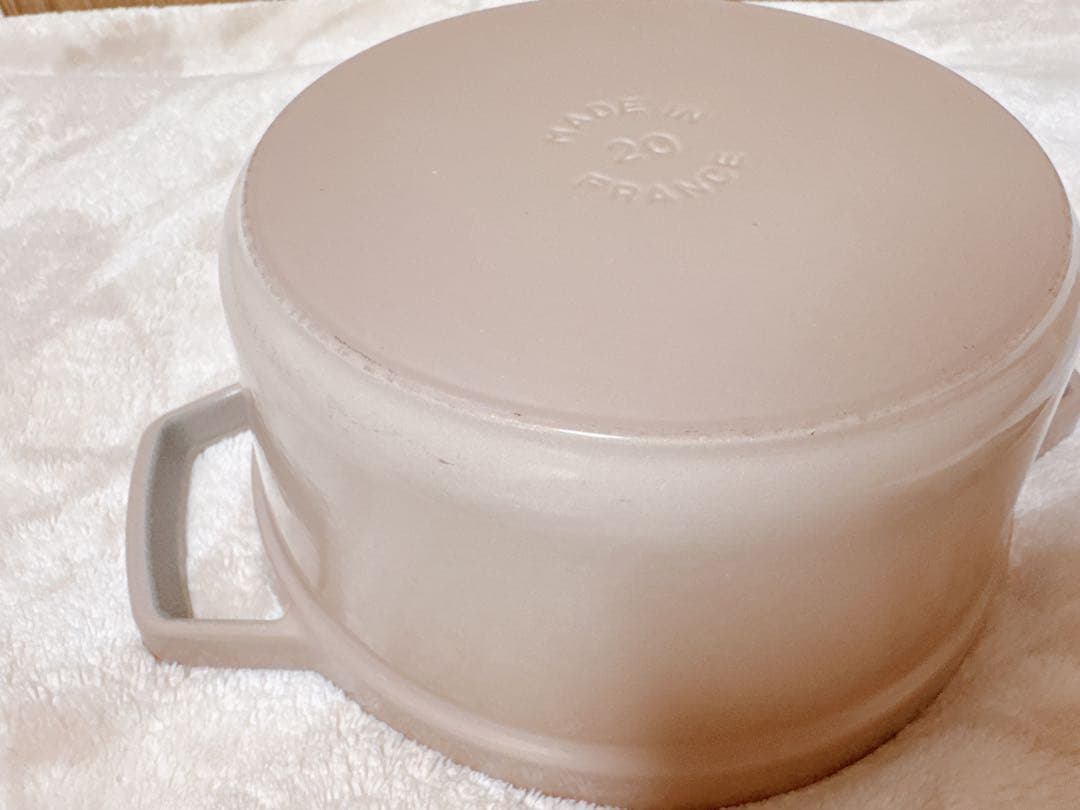 【美品】優しいリネンカラー×使い勝手抜群20cm◎ストウブココットラウンド20