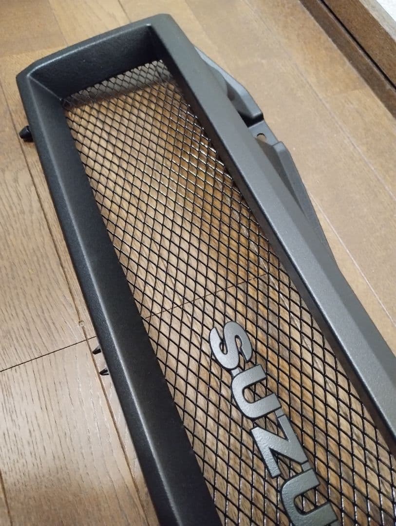 スズキジムニーJB23純正フロントグリル改 ラバーチッピング塗装 + エンブレム
