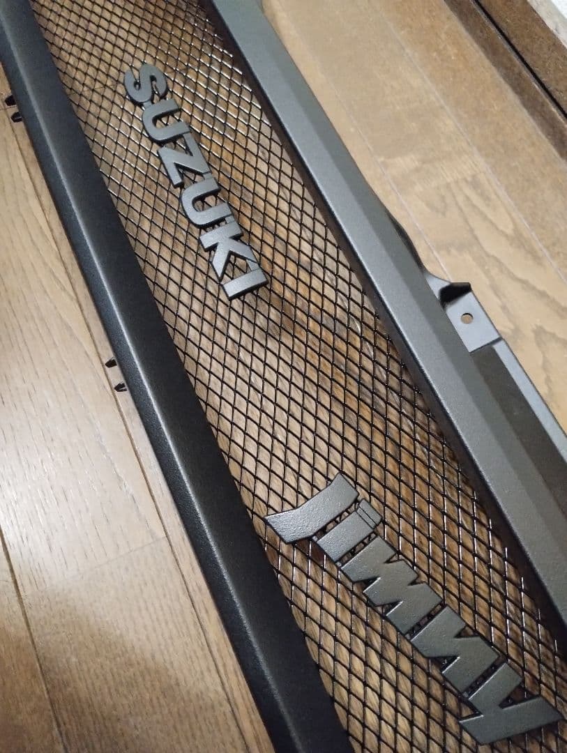 スズキジムニーJB23純正フロントグリル改 ラバーチッピング塗装 + エンブレム