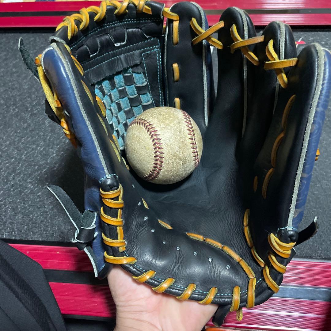 硬式野球グローブ ローンスター硬式グローブ黒と青のデザイン