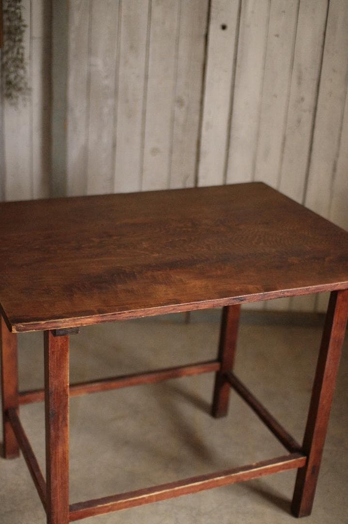 古く味のある木製のテーブル　ジャンク　作業台　テーブル　古家具　アンティーク