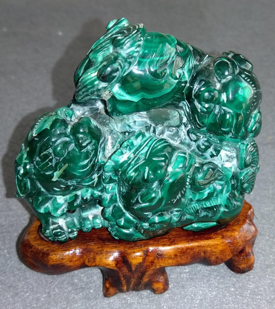 孔雀石（マラカイト）吉祥霊獣三対獅子置物 台座 極細工逸品置物