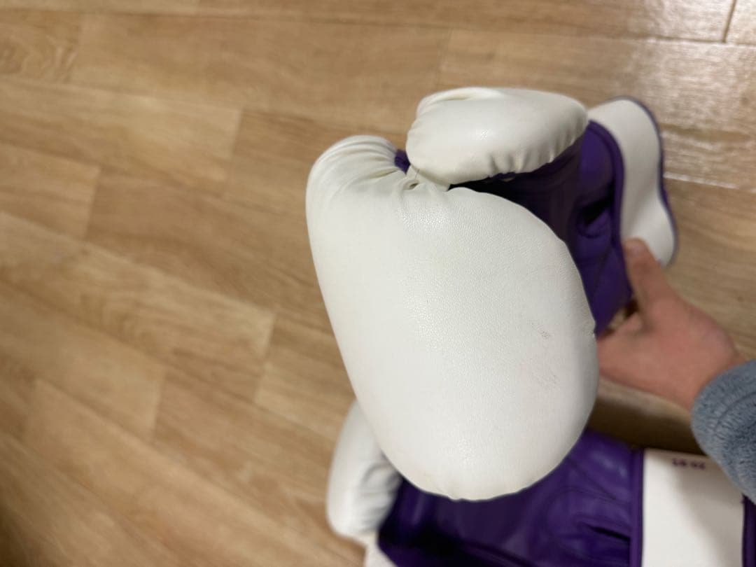 希少　Venum ボクシンググローブ 16 oz ホワイト　パープル　白　紫