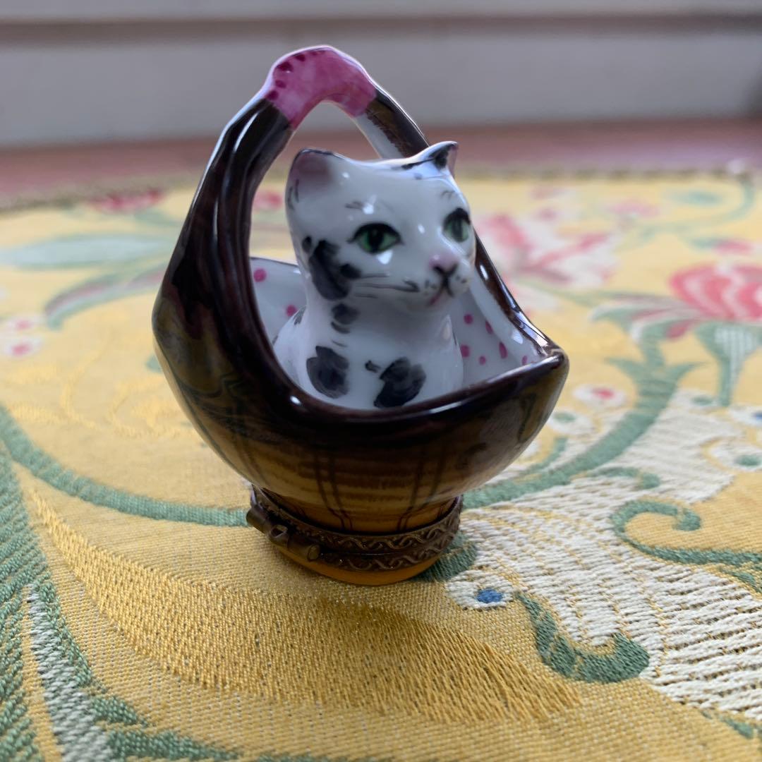 リモージュボックス　フランス製　バスケットに猫が入ってる可愛い小物入れ！