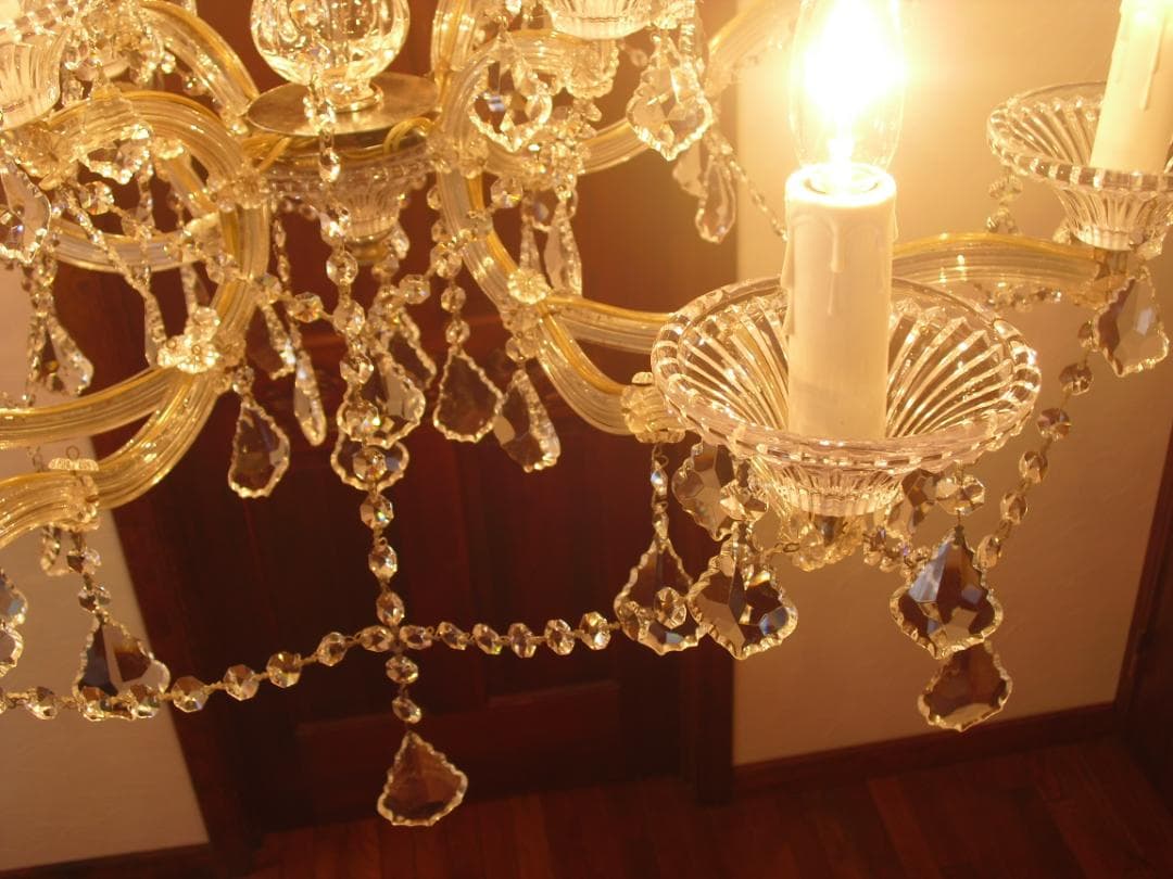 チェコ・ボヘミアンクリスタルガラス☆１２灯シャンデリア☆七色に輝く高純度・高品質