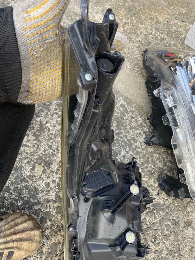 ZVW50 プリウス 右ヘッドランプ　前期 LED ヘッドライト