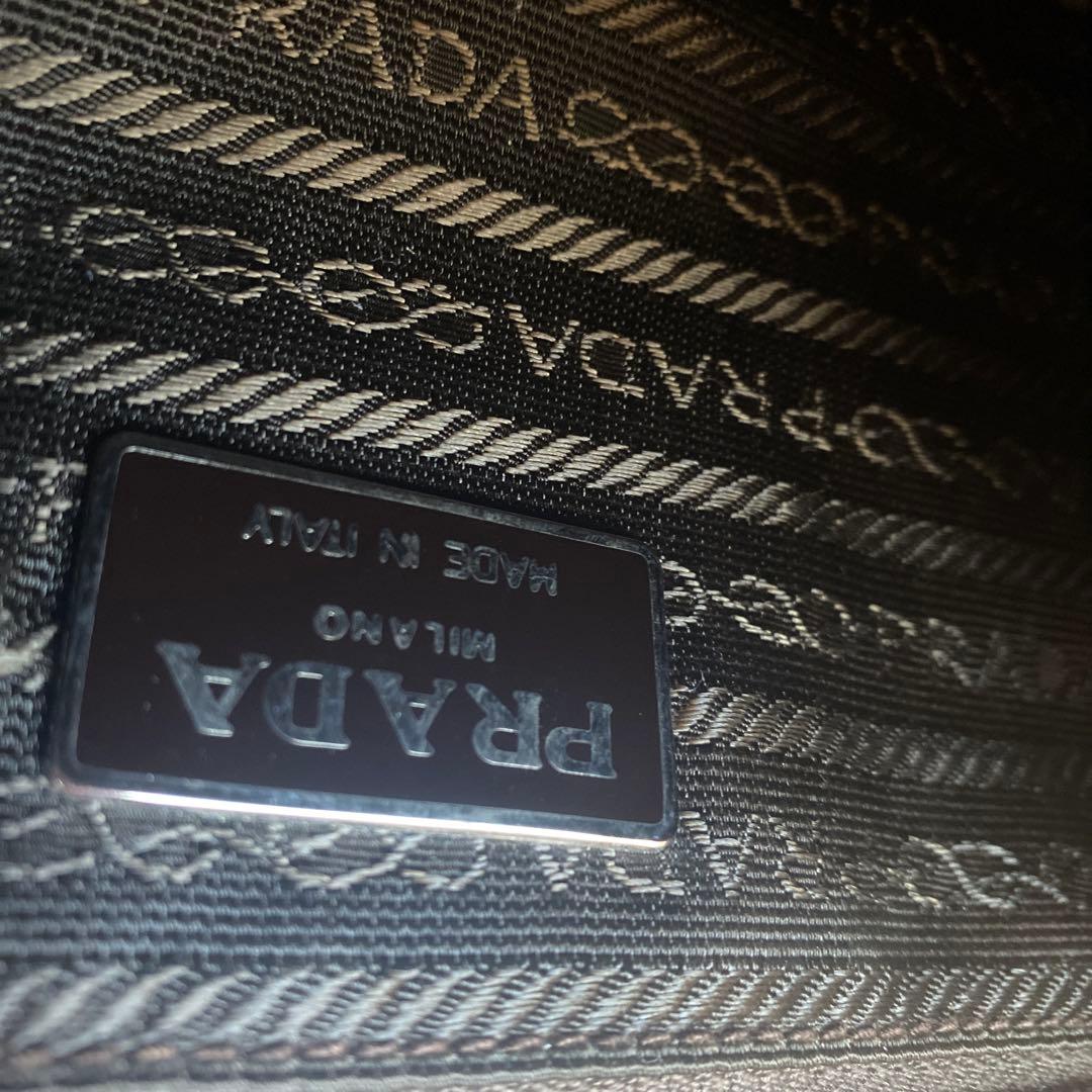 PRADA ベージュレザー ショルダーバッグ