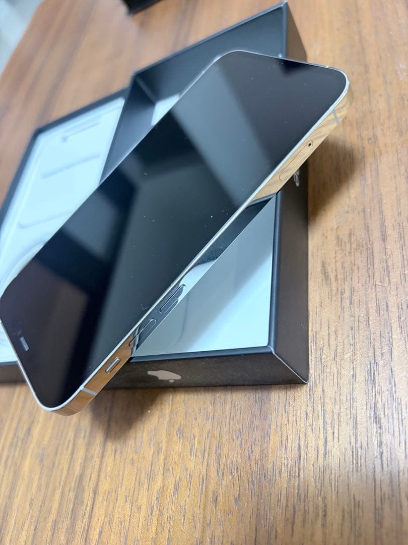 【美品】Apple iPhone 12 Pro ホワイト256GB iFace