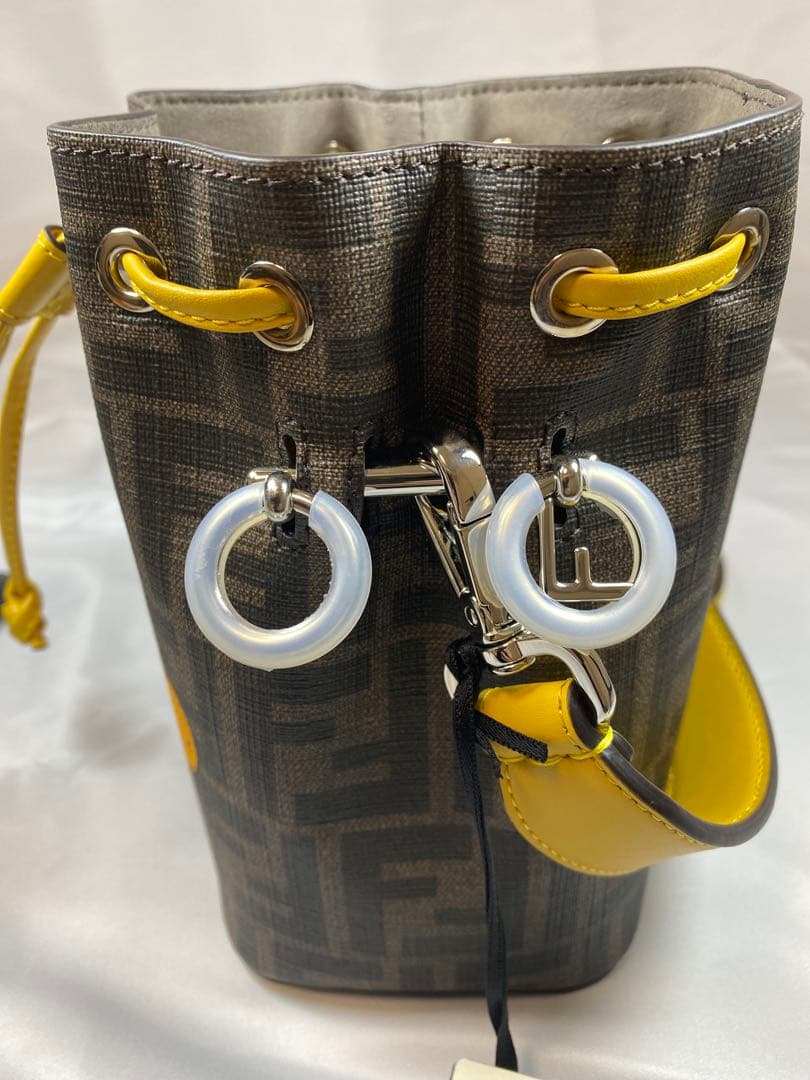 じ*ん様 新品！完売品！フェンディxフラグメントxポケモン 2way 巾着ショル