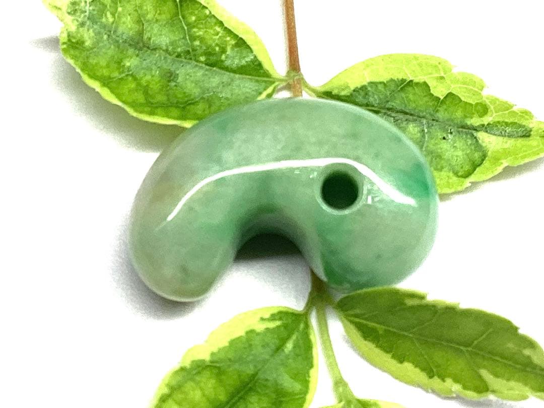 今回の原石大当たり極上*氷*糸魚川翡翠勾玉アイスジェイド幸運御守りソーティング付