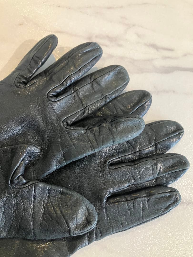 ディオール　グローブ　レザー手袋 黒 カデナ、鍵チャーム付き　Dior