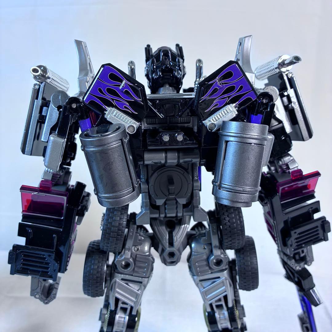 オプティマスプライム似、ネメシスプライム似の大型フィギュア