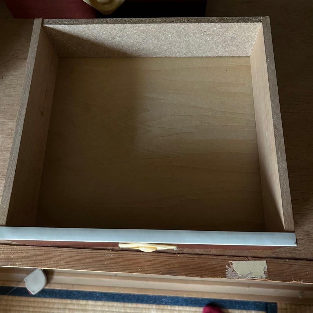 モダンな木目調キャビネット 4段引き出し