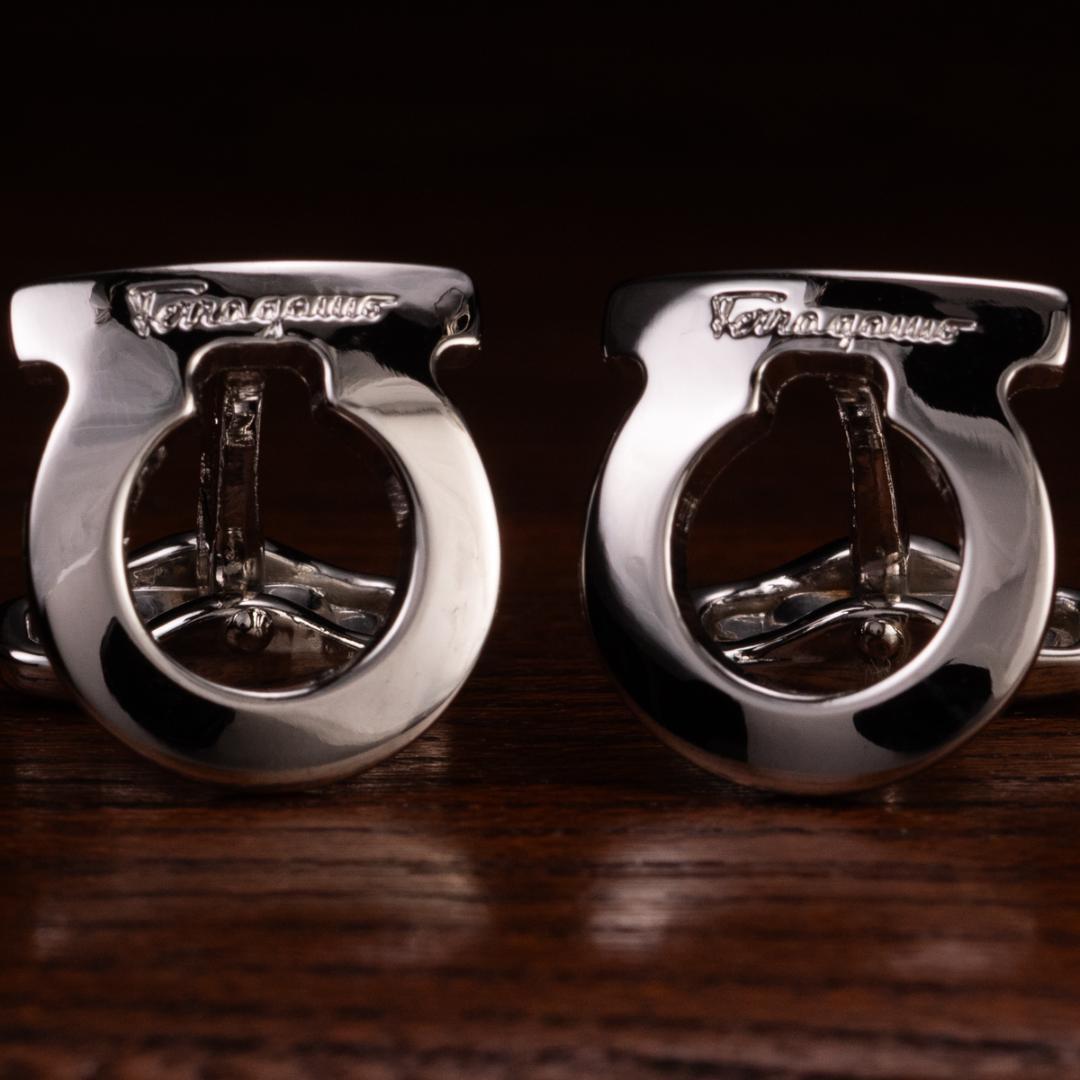 箱有 フェラガモ FERRAGAMO 特別な日のためのガンチーニ カフスボタン