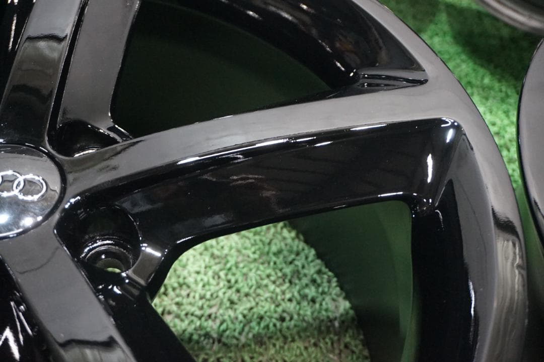 アウディ純正　カスタムブラックエディション A4 A5 8K S4 A6 TT