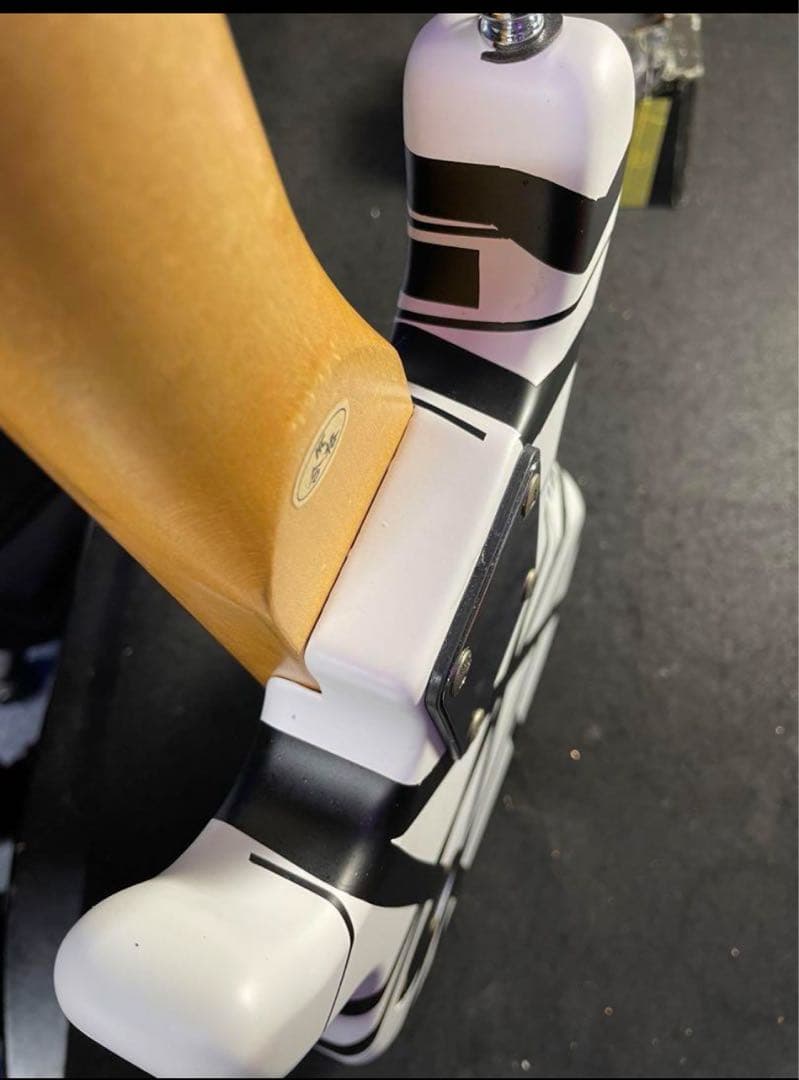 格安放出！photogenicのミニギターを白黒フランケンver！