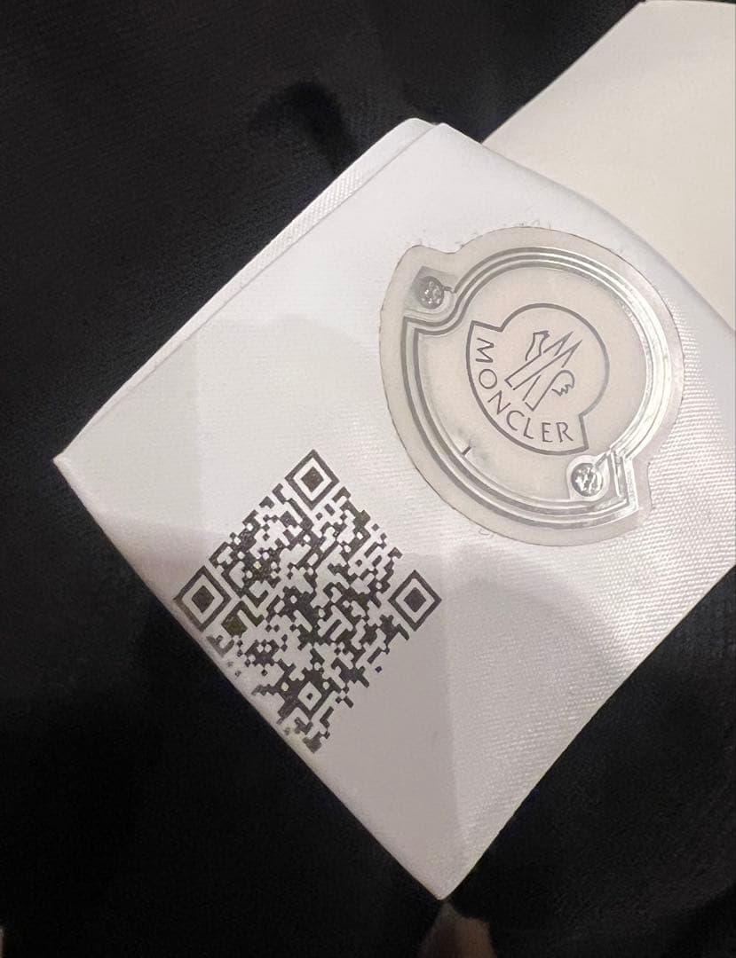 モンクレール　黒のポロシャツ 美品