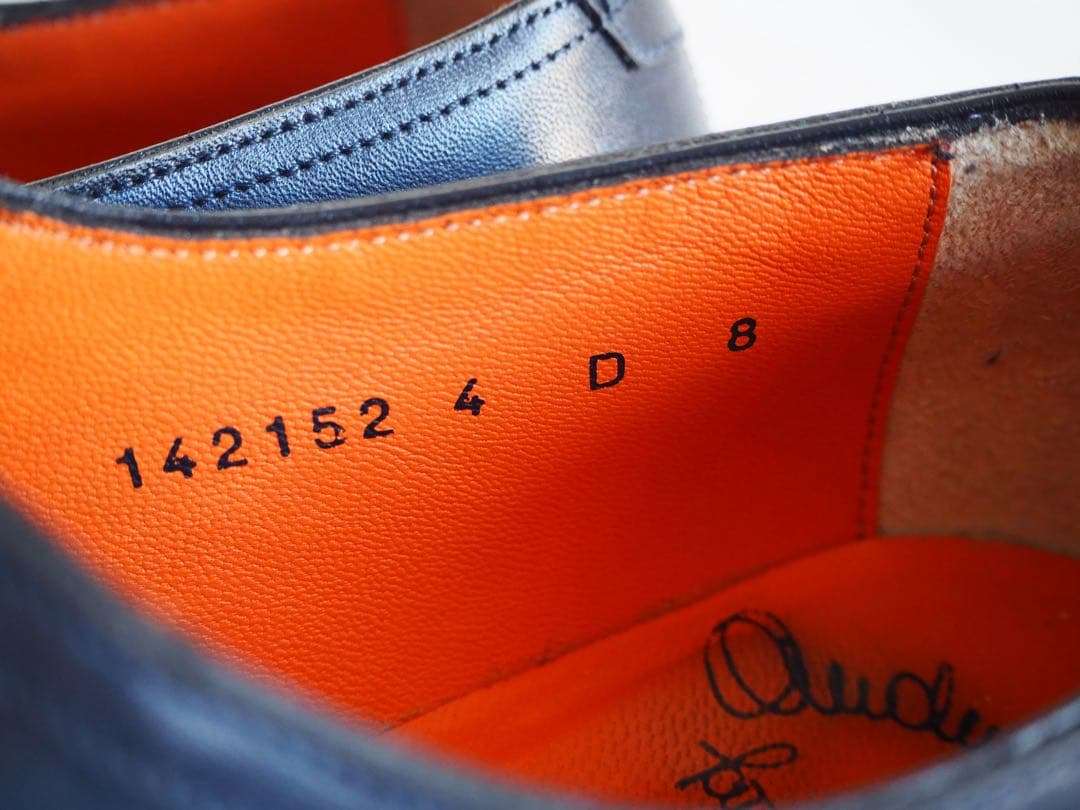 靴 Santoni Navy hole cut dress shoes