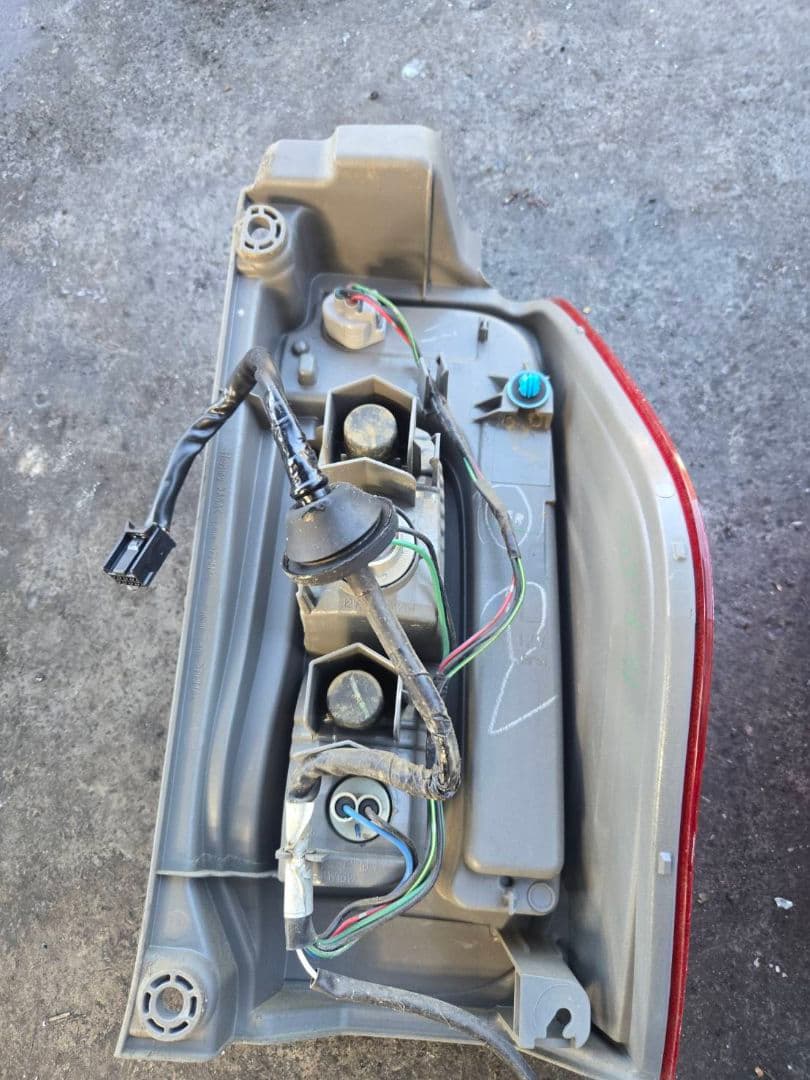 タンヴェル　LA600S 　ダイハツ　タント　テールランプ