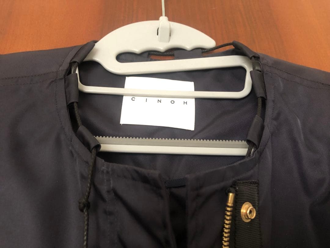 チノ CINOH エコナイロン ノーカラー 紺