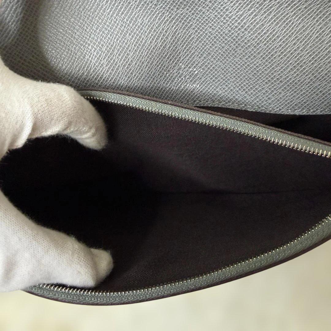 Louis Vuitton ルイヴィトン タイガ セカンドバッグ 正規品