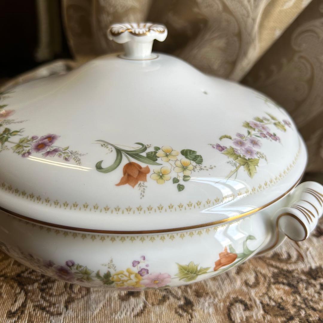 英国製 黒壺  MIRABELLE可憐な花柄カバードベジタブル