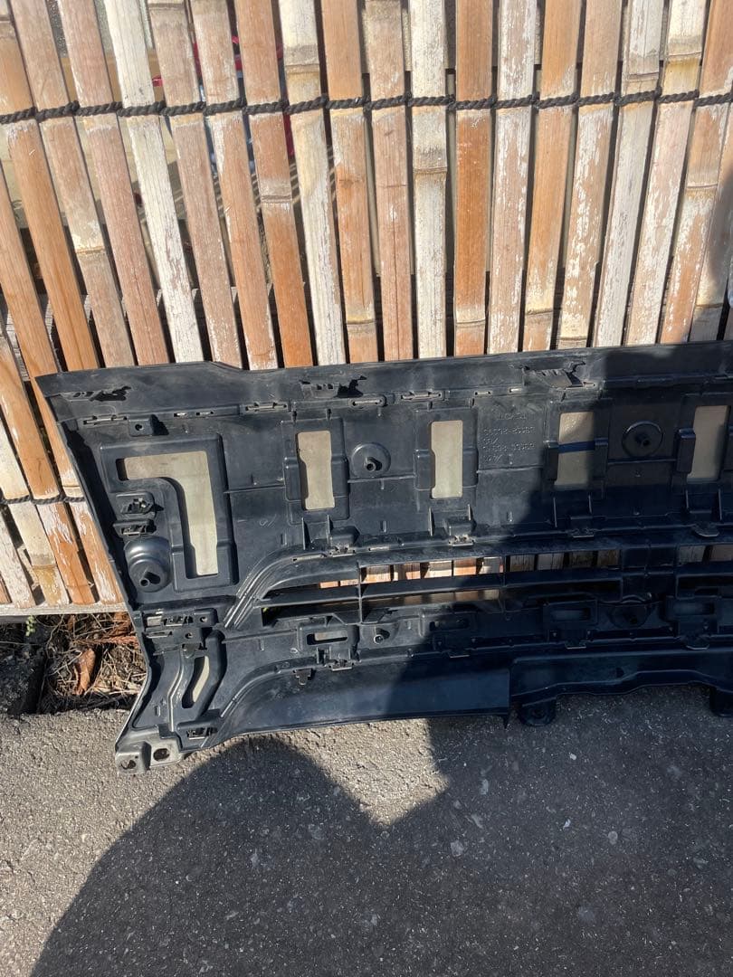 トヨタ ハイエース 200系 4型 純正フロントグリル