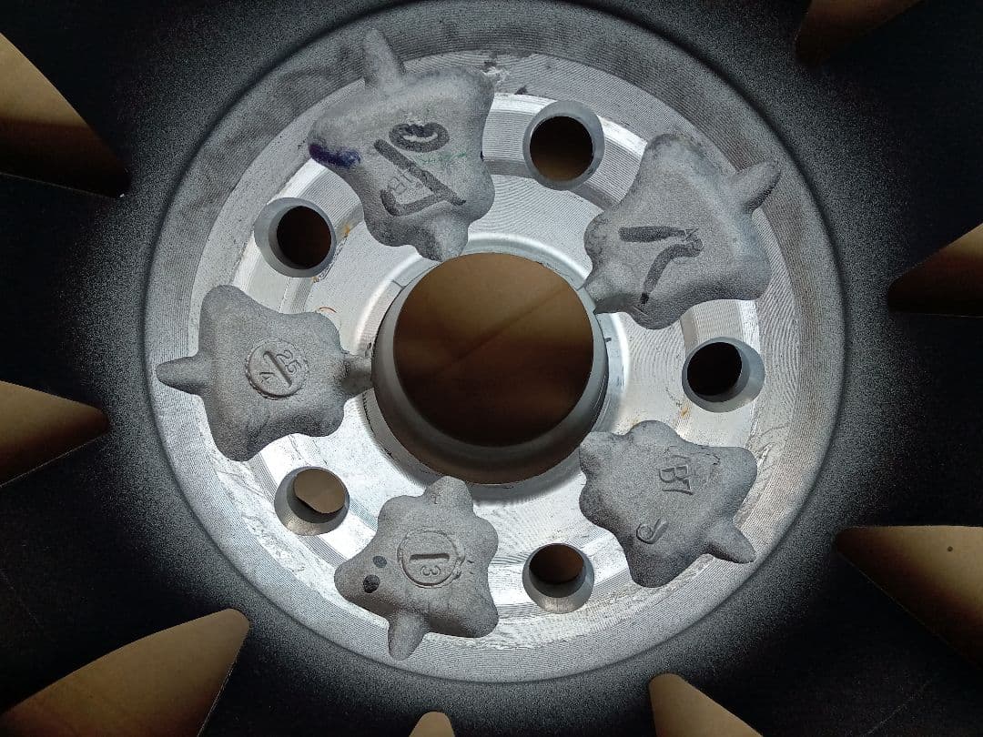 クラウンクロスオーバー純正ホイール　１本