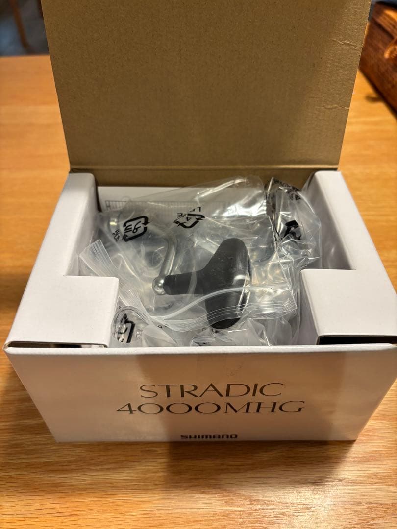 シマノ　19 ストラディック 4000MHG スピニングリール　新品未使用