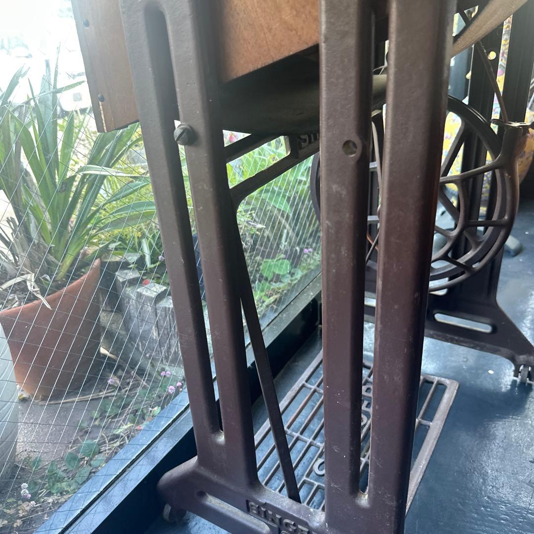 ヴィンテージSINGER 足踏みミシン クラシックデザインディスプレイに！