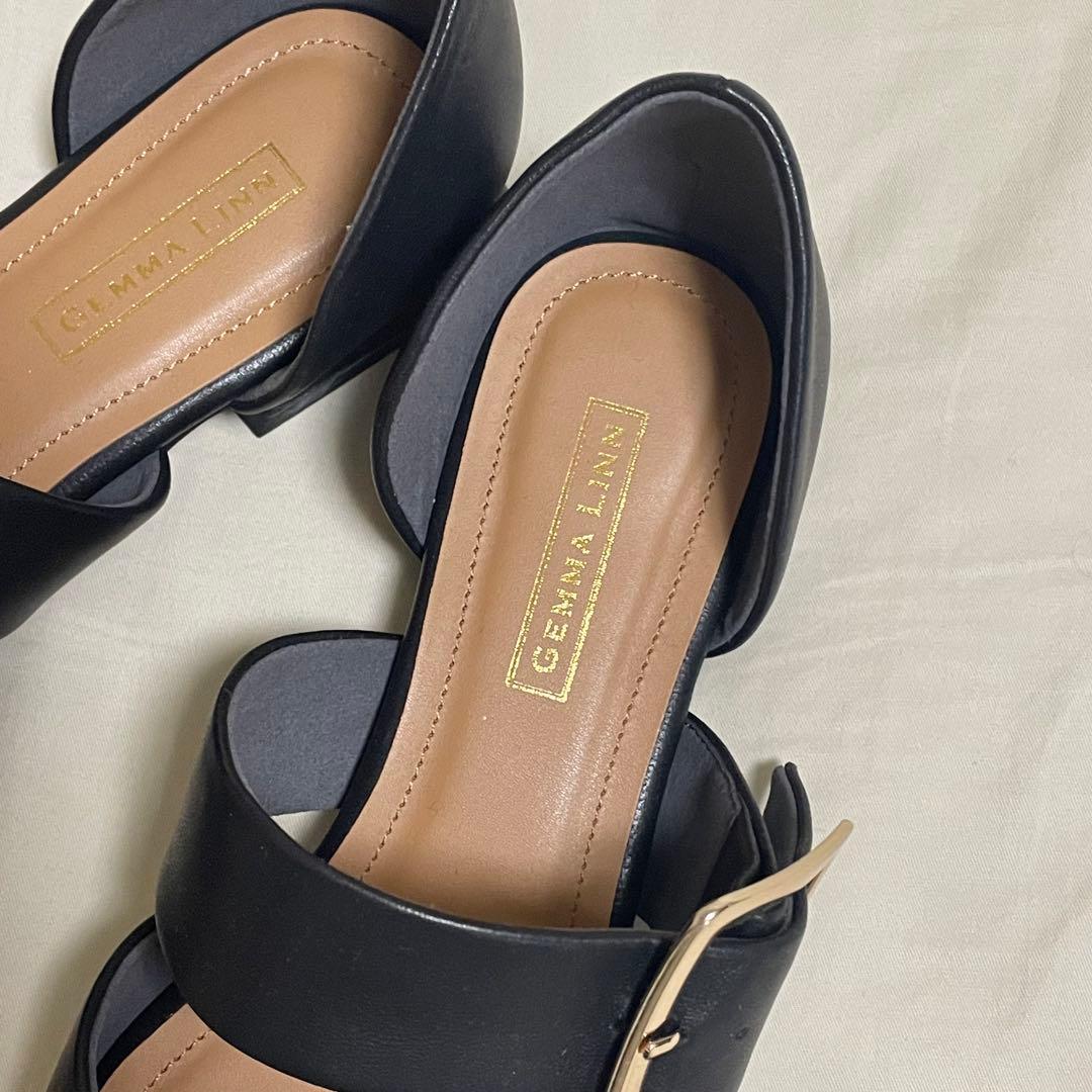 バックル付きブラックパンプス