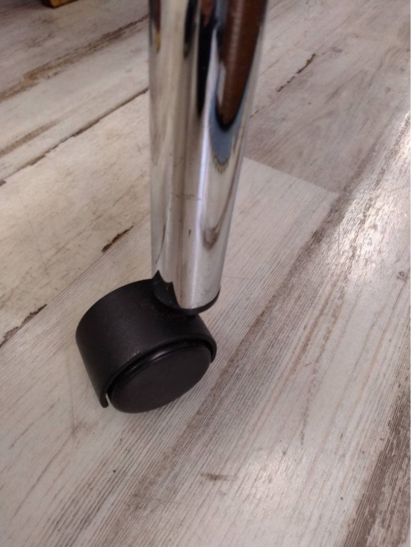 イノベーター　キャプテンチェア　レッド　椅子　北九州市福岡市限定