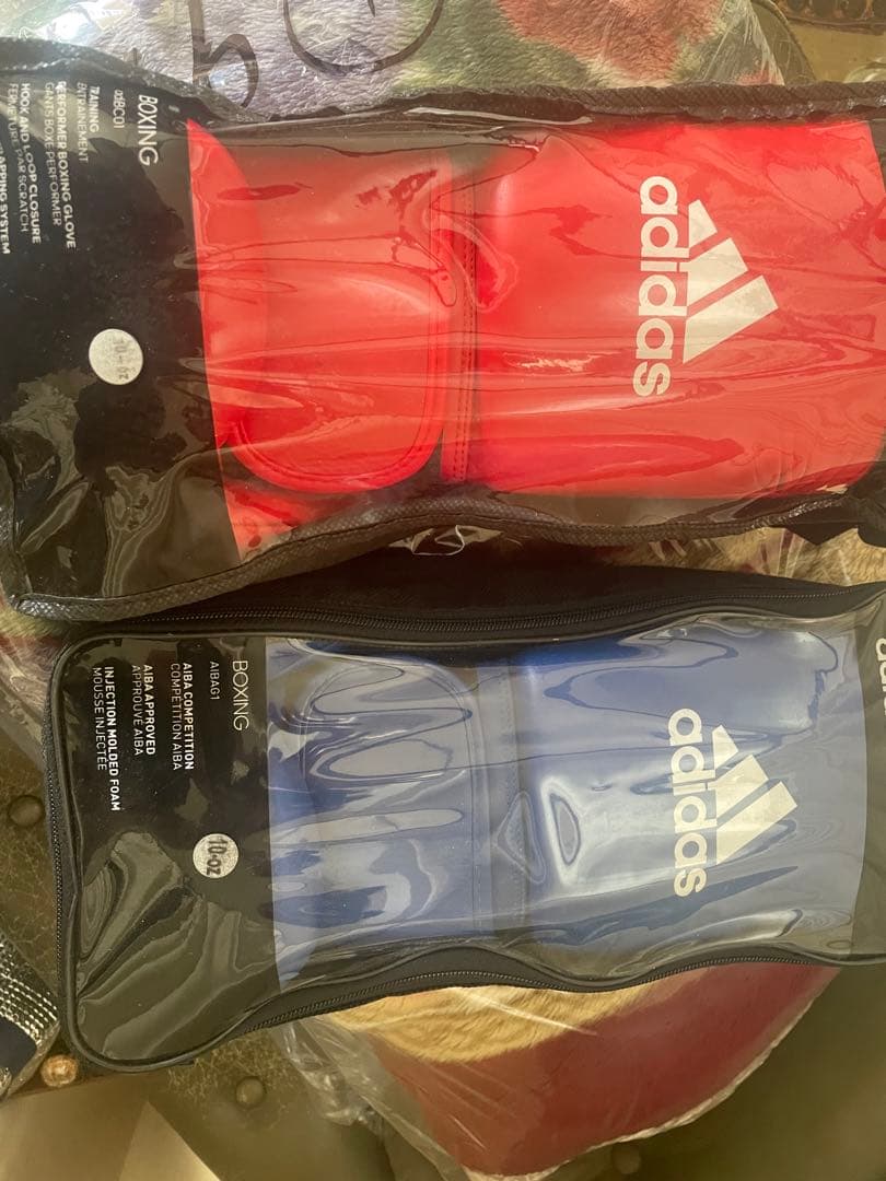 ボクシンググローブ　アディダス adidas