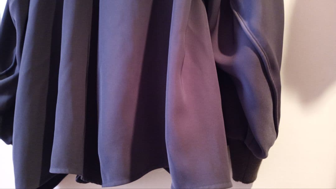 トップス ENFOLD / CURVE-DRAPE PULLOVER