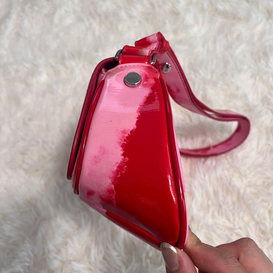 dieselディーゼルIVE(アイヴ)レイ着用ピンク赤レッドワンショルダーバッグ