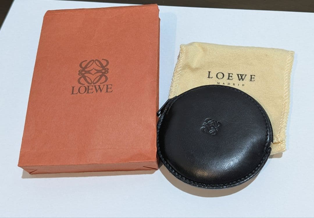 【美品】LOEWE シルバー ラウンドケース　ロエベ